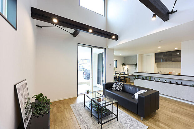 ■LDK■開放的な吹抜けの空間!