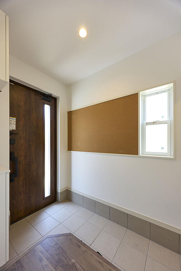 ■玄関■家族みんなの靴などスッキリ収納可能な玄関♪