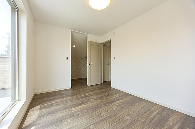 ■洋室■6.1帖の主寝室にはバルコニー・WICあり◎