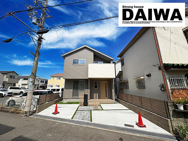 ■現地外観■前面道路は７mと広く南向きの為陽当たり良好◎駐車も楽々♪