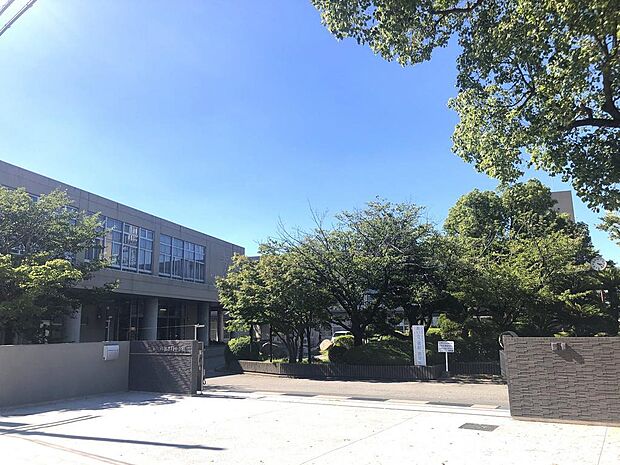 加古川中学校 約710m