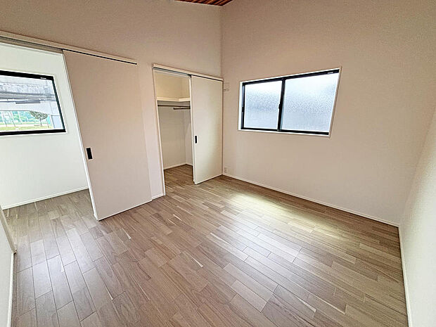 ■洋室■9帖のゆったりとした主寝室!WIC完備♪