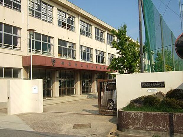 明石市立大久保中学校 徒歩13分(約980m)