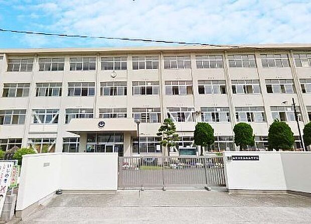 加古川市立氷丘中学校 約610m