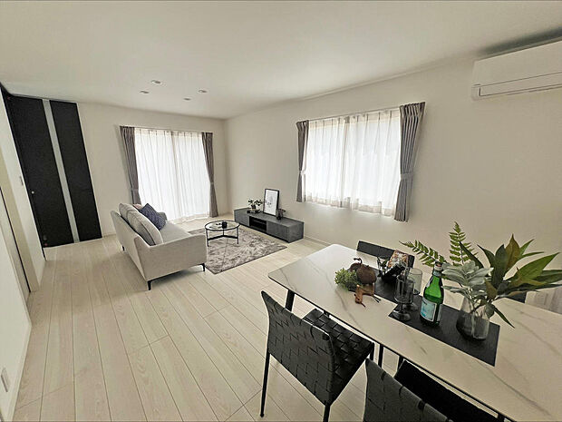 ■LDK■ホワイトを基調とした室内はより広々と感じます♪