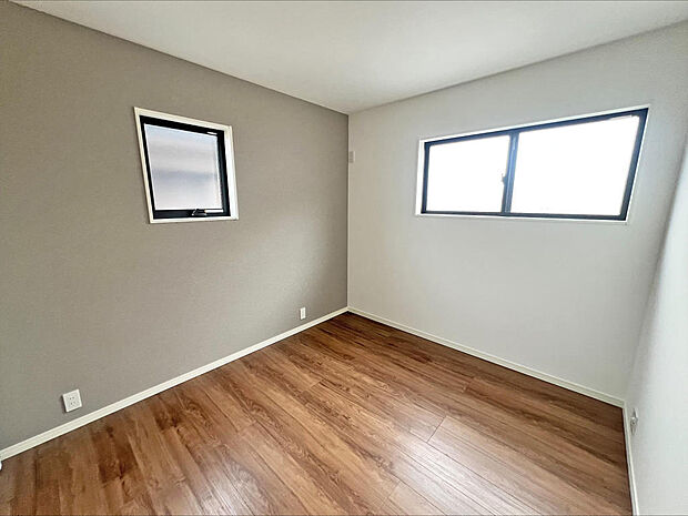 ■洋室■陽当たり良好な5.6帖の主寝室!