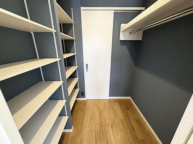 ■FCL■廊下⇔FCL⇔ランドリールームと行き来可能な大容量の収納スペース！