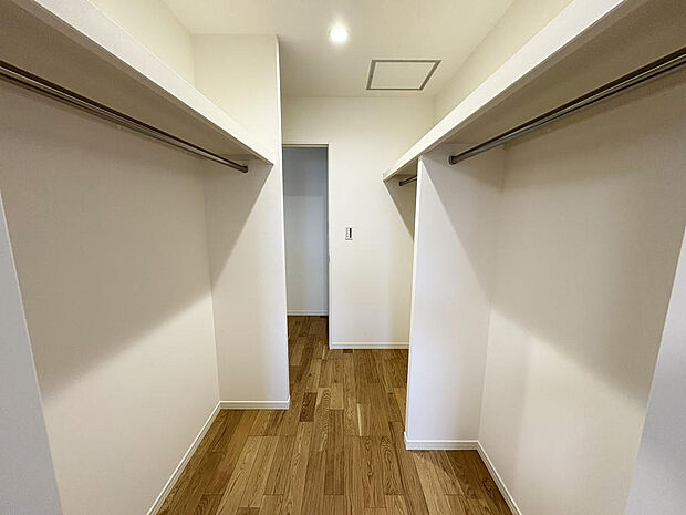 ■WIC■主寝室に設置された大容量のWIC！主寝室⇔WIC⇔廊下行き来可◎