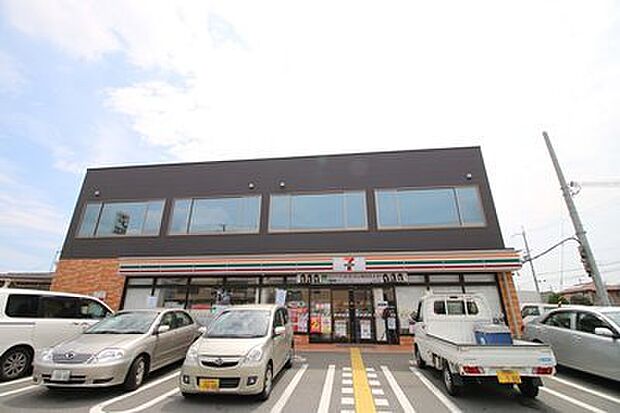 セブンイレブン本荘4丁目店 約570m