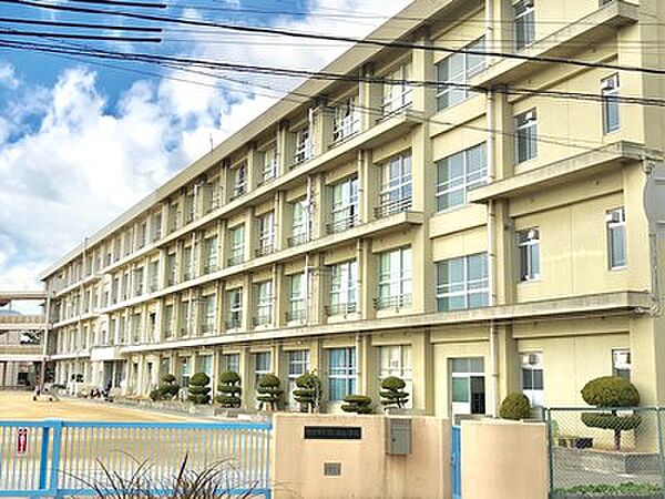 明石市立錦浦小学校　約1140ｍ
