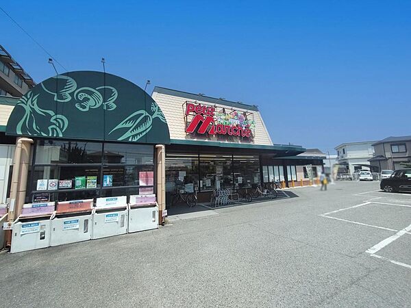 プチマルシェ魚住店　約980ｍ