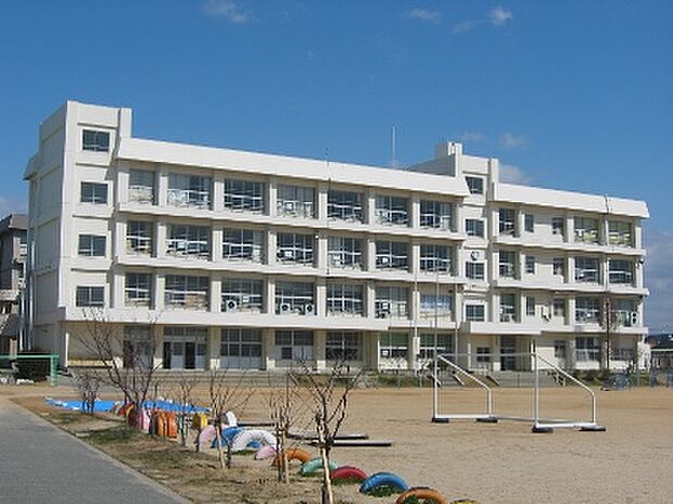 谷八木小学校 約850m