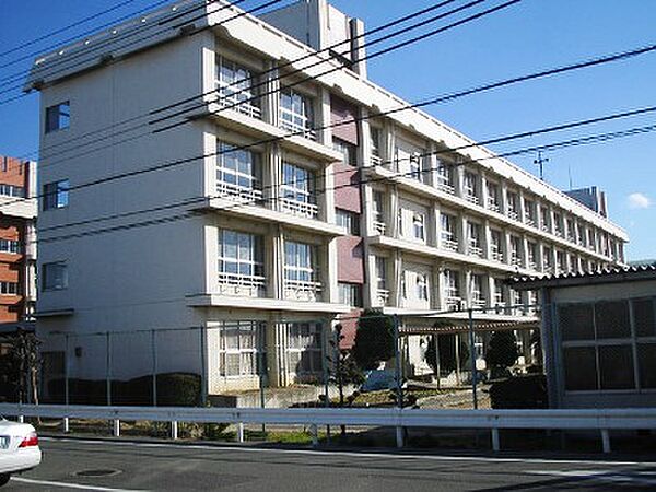 明石市立二見中学校　約1520ｍ