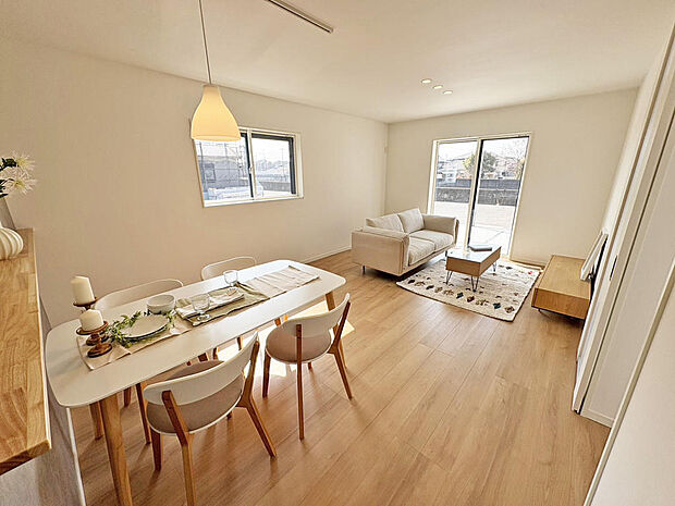 ■LDK■１７．３帖のゆったりとしたＬＤＫ♪大きな窓から光が入り明るく開放的！