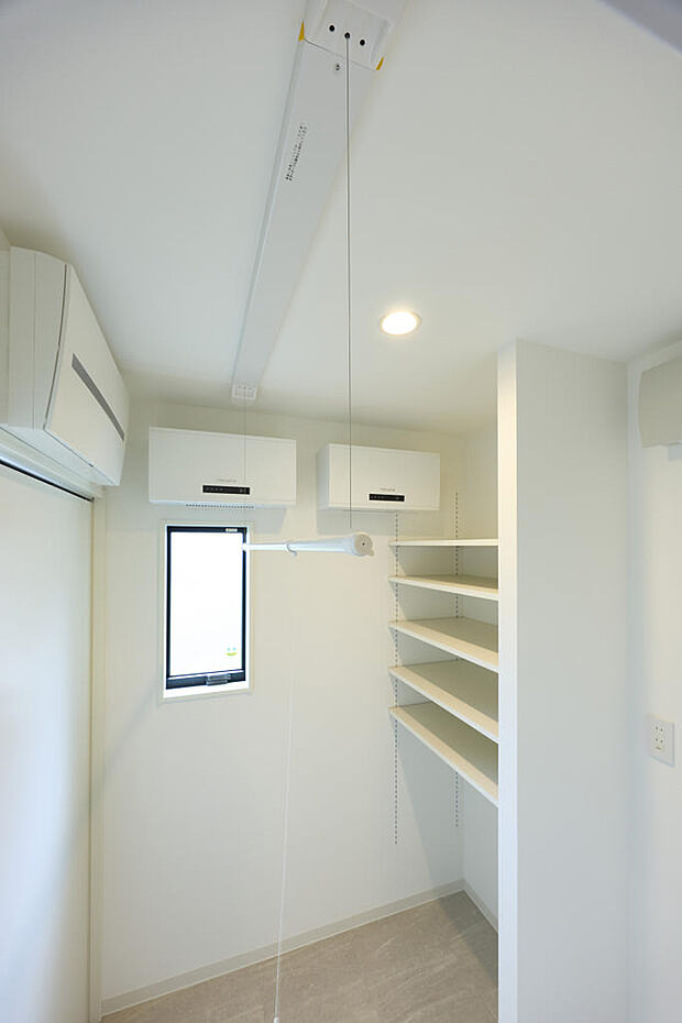 ■脱衣室＆ランドリールーム■洗濯・干す・収納まで時短に行えます！