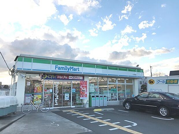 ファミリーマート大久保町店 約620m