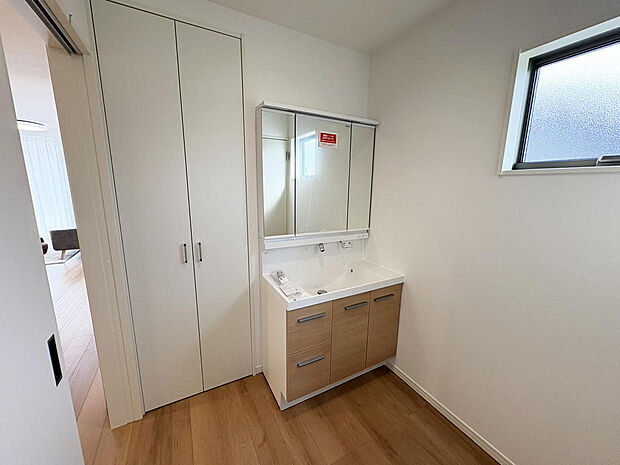 ■洗面室■人気の独立型洗面室！