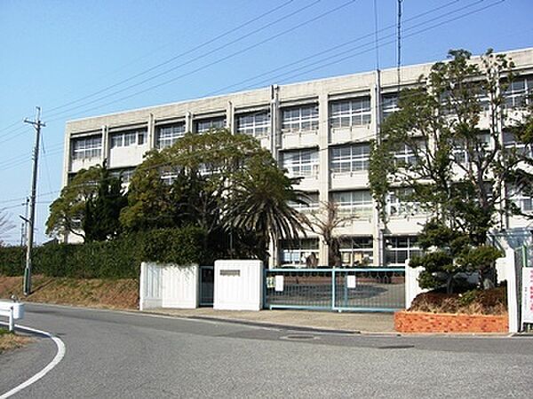 江井島中学校　約580ｍ