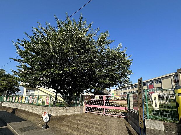 平岡南幼稚園 約870m