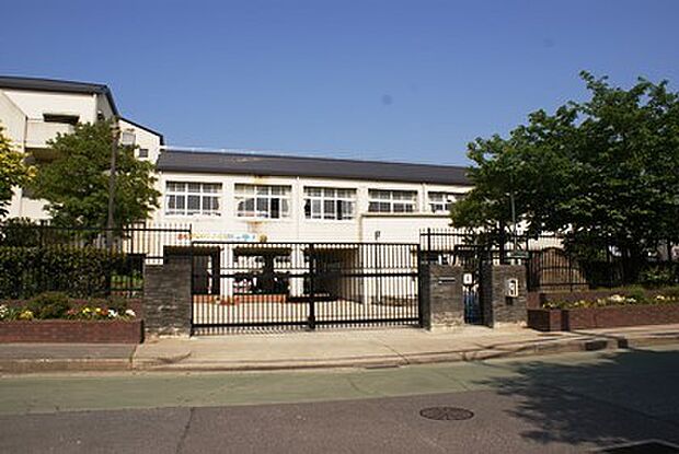 伊川谷小学校 約1030m