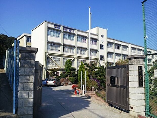 伊川谷中学校 約310m
