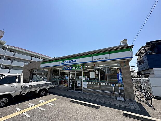 ファミリーマート明石大道町１丁目店　約330ｍ