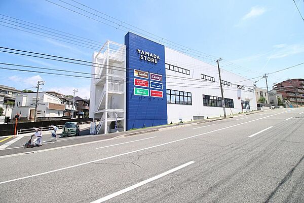 ヤマダストアー朝霧店　約590ｍ