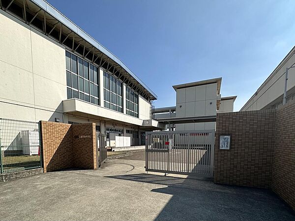 播磨南中学校　約1050ｍ