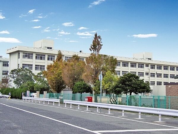 林小学校　約530ｍ