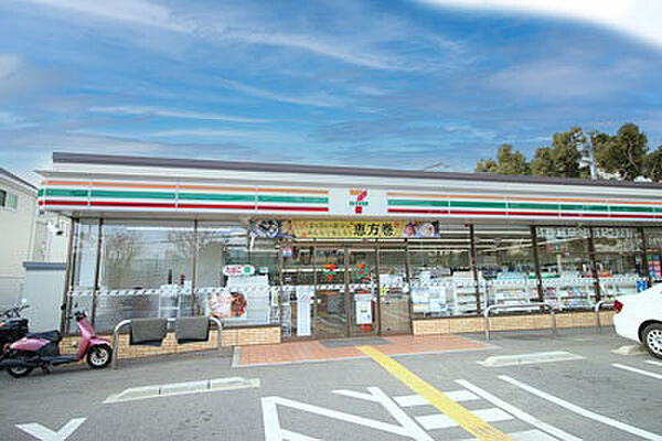 セブンイレブン明石荷山町店　約690ｍ