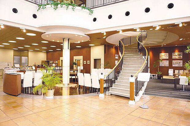 ゆったりとした店内でお飲み物を飲みながら、ゆっくりお打ち合わせをして頂けます。お子様の遊び場であるキッズスペースがございます。