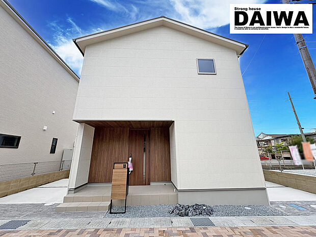 ■現地外観■小学校まで徒歩６分、お買い物施設も充実した住環境！子育て世代にもおすすめです！