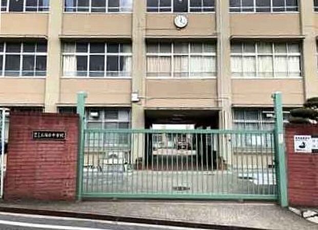王塚台中学校　約1100ｍ