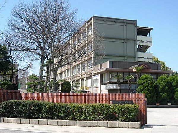 岩岡中学校　約1460ｍ