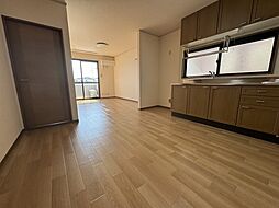 ディアコート八幡 2階2LDKのリビング/ダイニング