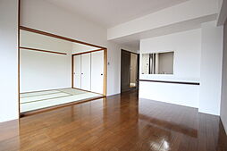 フォーラム牛田南 6階3LDKのリビング/ダイニング