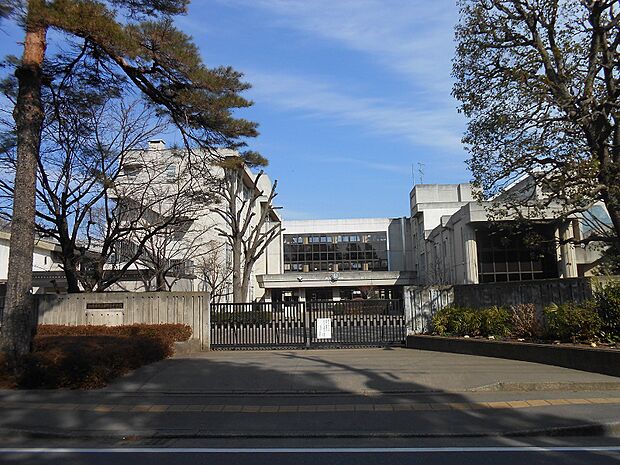 由野台中学校まで約1090m