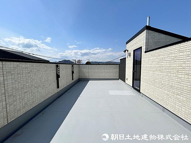 ＜屋上バルコニー＞広々としている屋上バルコニー16帖です。