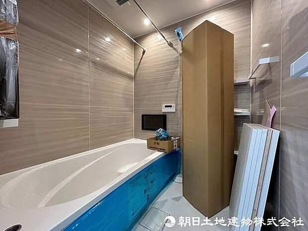 ＜浴室＞1坪タイプの広いユニットバスです。