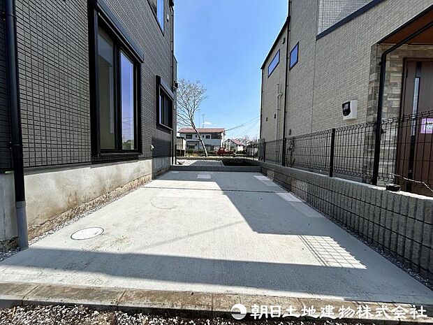 ＜カースペース＞車2台駐車可能です。（車種による）