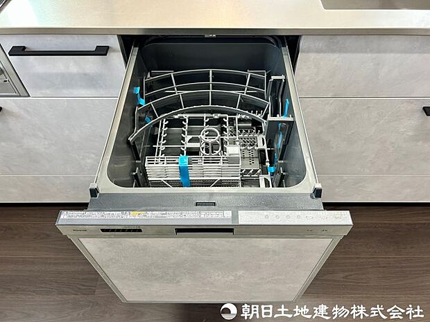 ＜キッチン＞ご家族5人分の食器類を洗浄できる容量の食洗機付です。