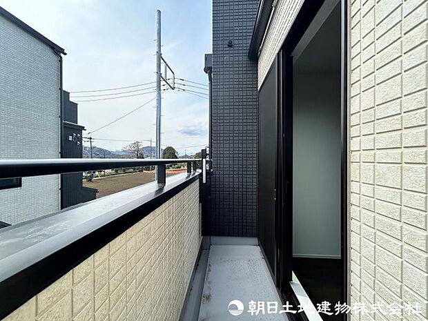 ＜バルコニー＞2階にもお洗濯物を干せるバルコニーがあります。