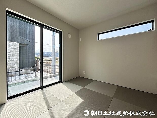 ＜和室＞リビングとつながる明るい和室4.5帖です。