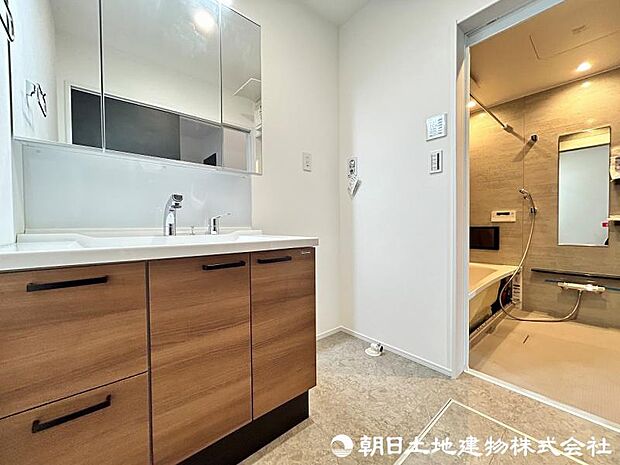 <洗面室>1階に水回りが集中している使いやすい間取りです。