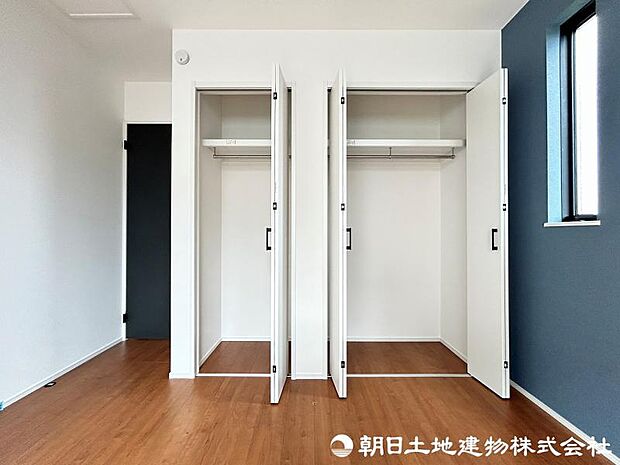 <収納>各洋室にクローゼット付です。