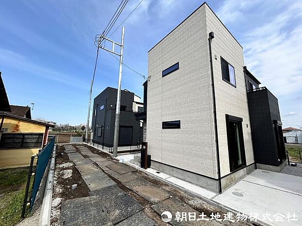 <外観>交通量の少ない通路に面して安心いただけます。