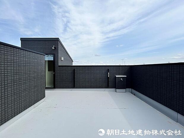 <屋上バルコニー>開放感のある屋上バルコニー12帖です。