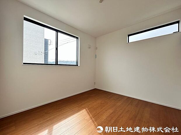 <洋室>2階の洋室5.3帖です。