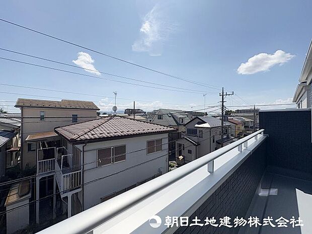 <バルコニー>使いやすい2階3階の2面バルコニーです。