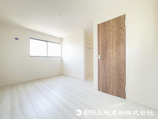 <洋室>2階に2部屋の洋室があります。